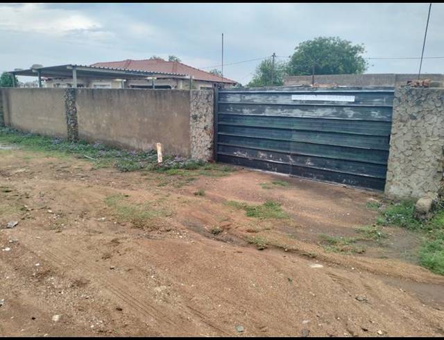 2 BEDROOM HOUSE FOR SALE IN MOLETJI